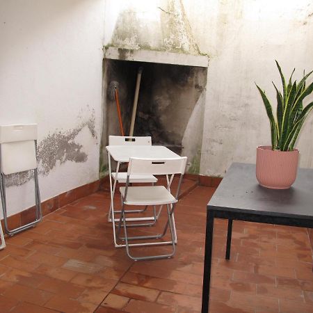 Appartement T1 Bis Cosy Avec Patio 17 Bis Tourbes Экстерьер фото
